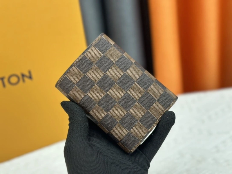 LV Wallets 4233H-0505