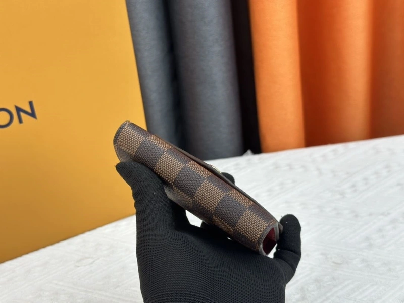 LV Wallets 4233H-0505