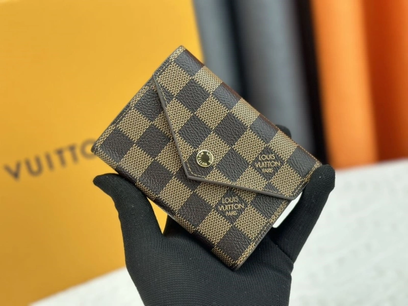 LV Wallets 4233H-0506