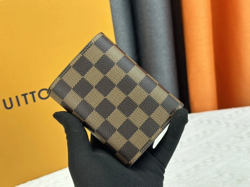 LV Wallets 4233H-0506