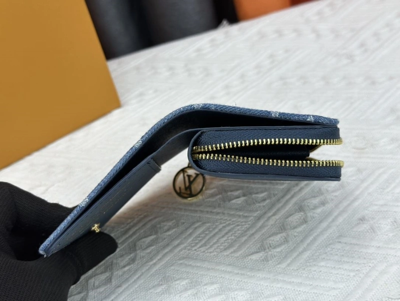 LV Wallets 4233H-0507