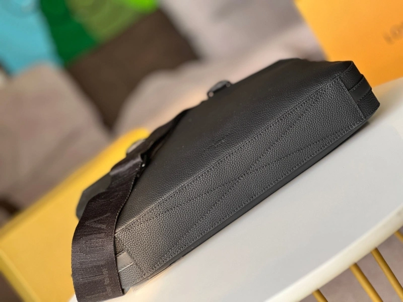 LV Mens Briefcases 4233H-0744