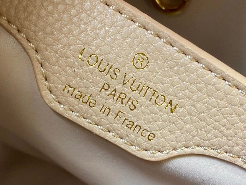 LV Capucines Bags 4233H-0866