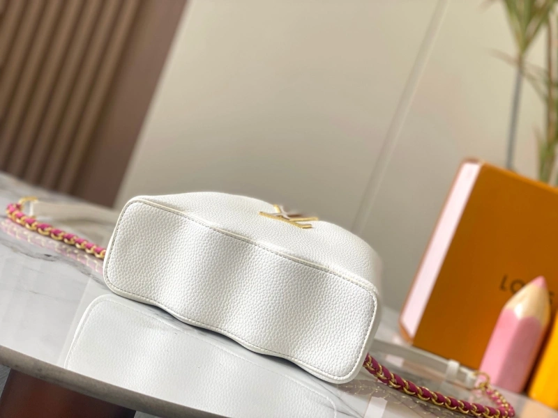 LV Capucines Bags 4233H-0868