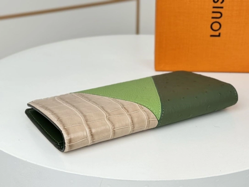 LV Wallets 4233H-0911