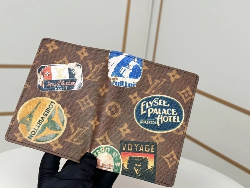 LV Wallets 4233H-0916