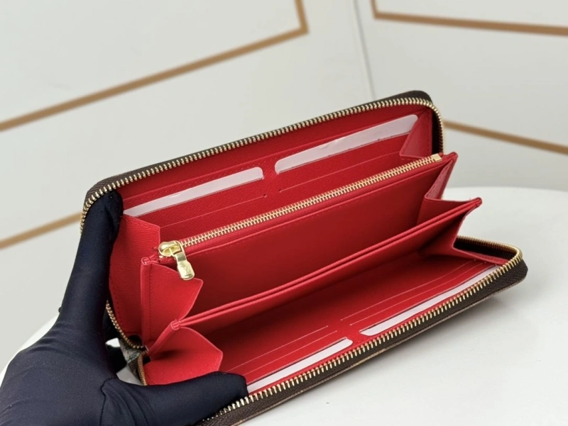 LV Wallets 4233H-0918