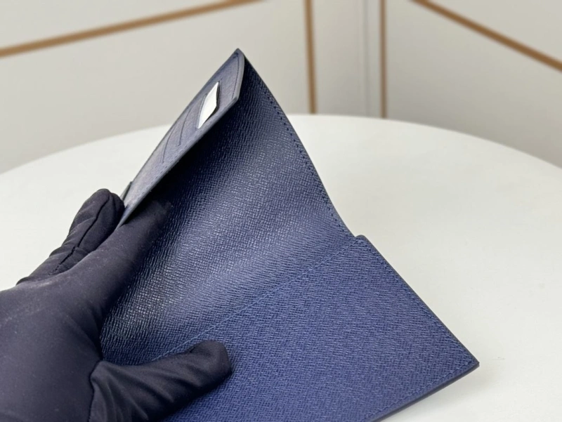 LV Wallets 4233H-0922