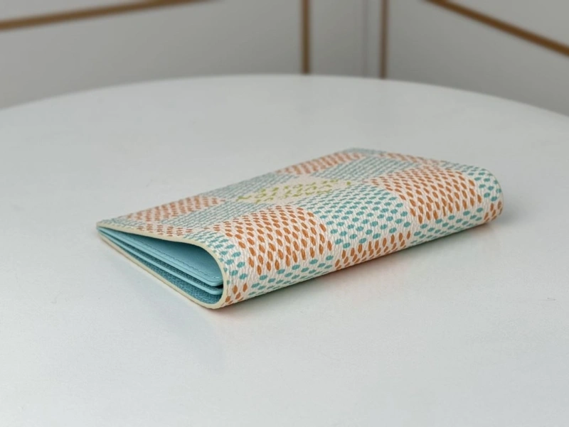 LV Wallets 4233H-0923