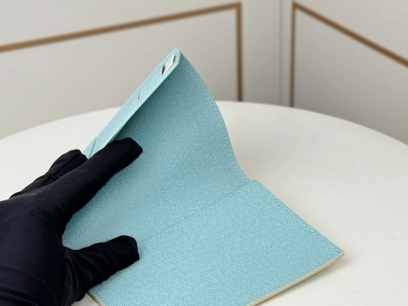 LV Wallets 4233H-0923