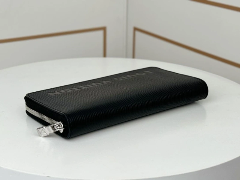 LV Wallets 4233H-0925