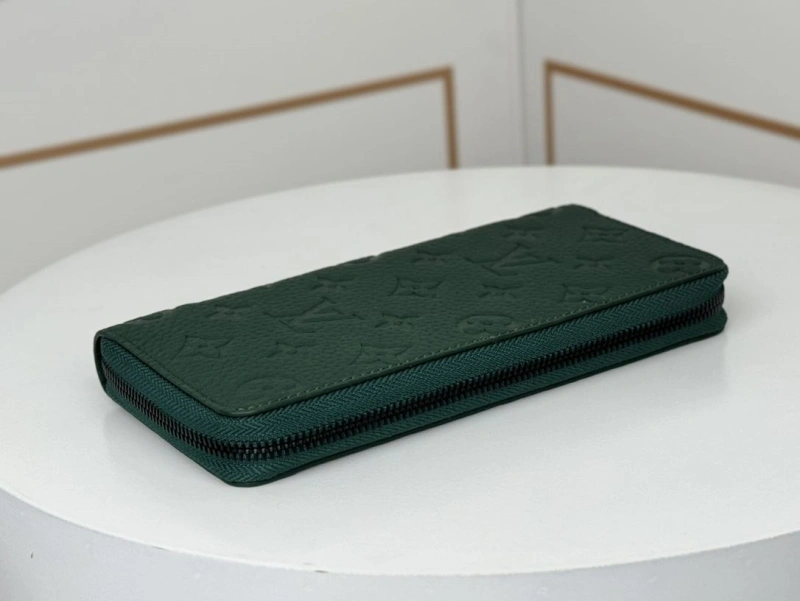 LV Wallets 4233H-0926