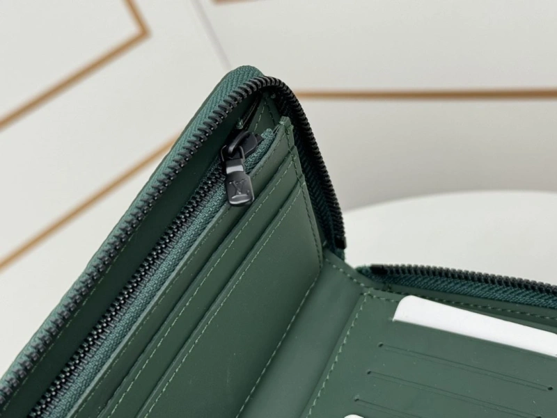 LV Wallets 4233H-0926