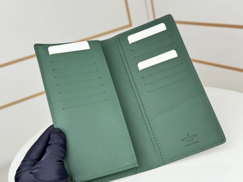 LV Wallets 4233H-0927
