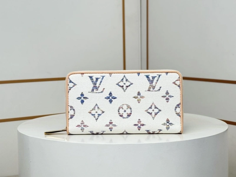 LV Wallets 4233H-0928