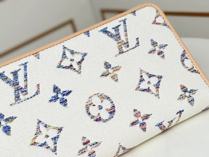 LV Wallets 4233H-0928