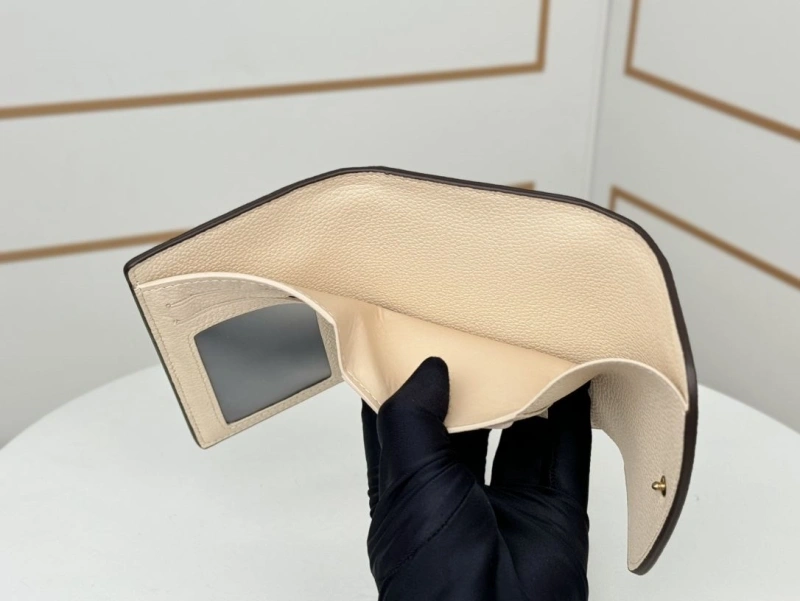 LV Wallets 4233H-0933