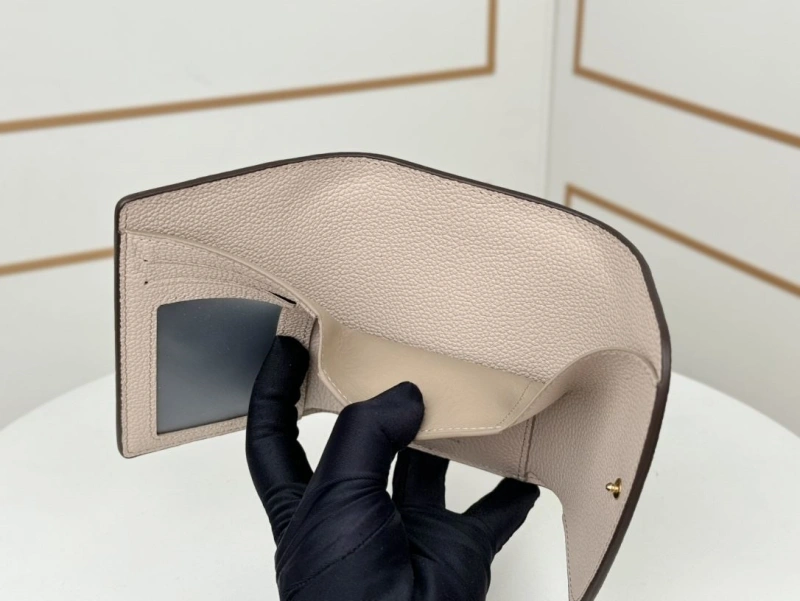 LV Wallets 4233H-0937