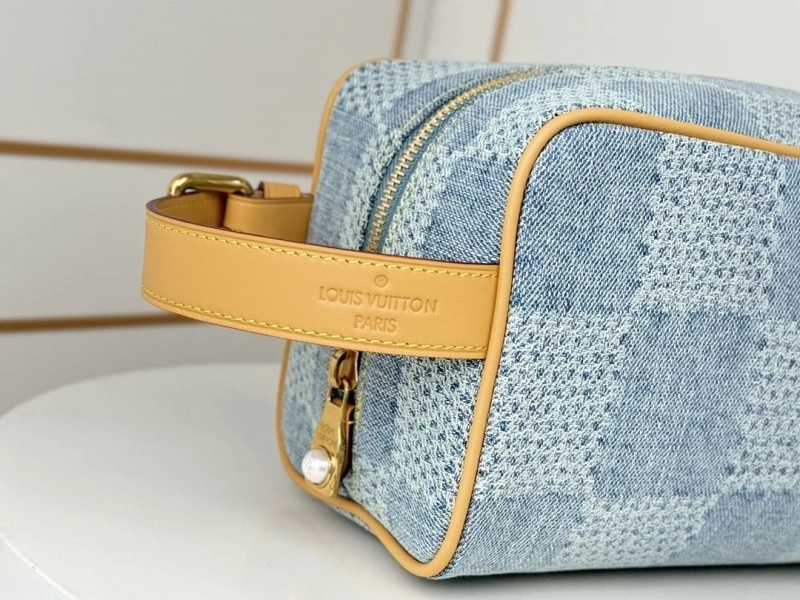 LV Wallets 4233H-0938