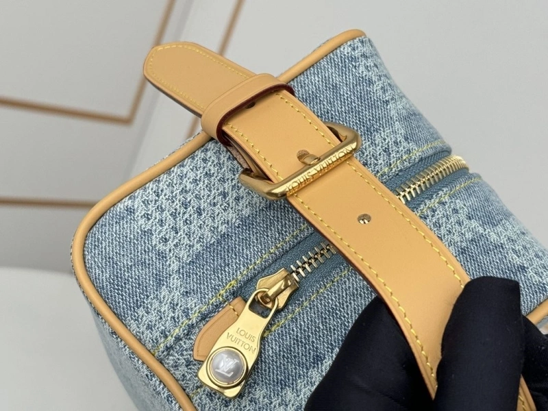 LV Wallets 4233H-0938