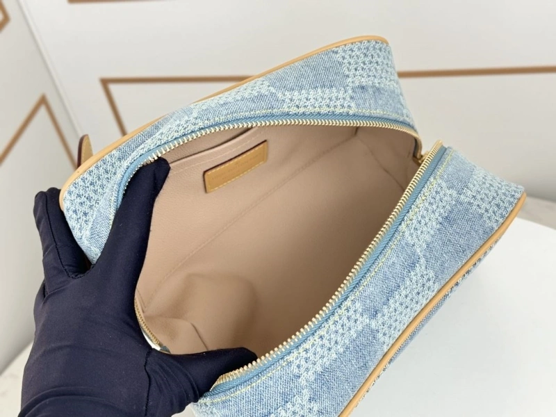 LV Wallets 4233H-0938