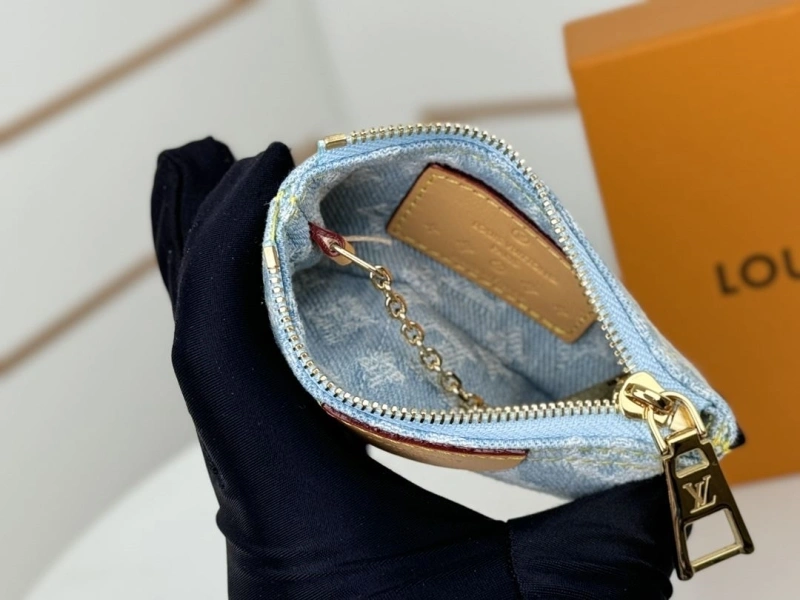 LV Wallets 4233H-0941