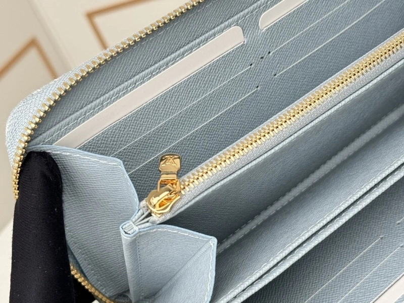 LV Wallets 4233H-0948