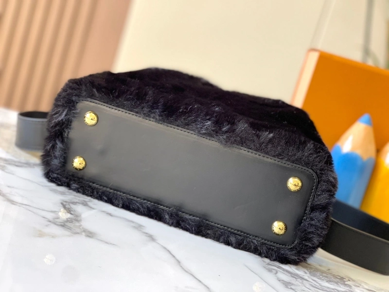 LV Capucines Bags 4233H-1192