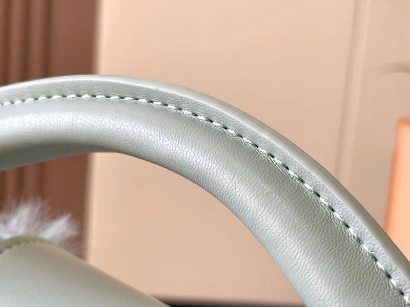 LV Capucines Bags 4233H-1197