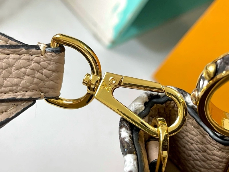 LV Capucines Bags 4233H-1215