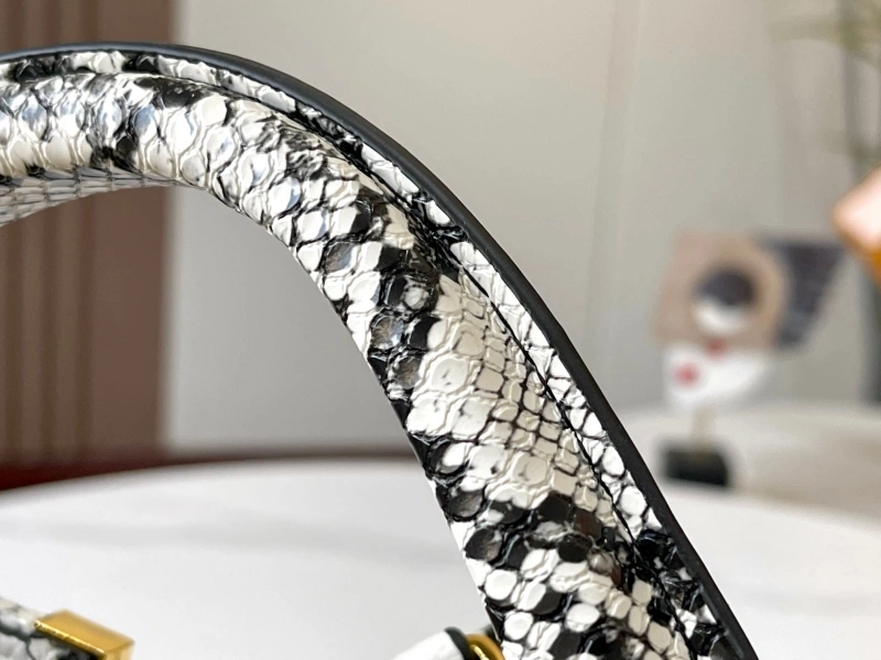 LV Capucines Bags 4233H-1219