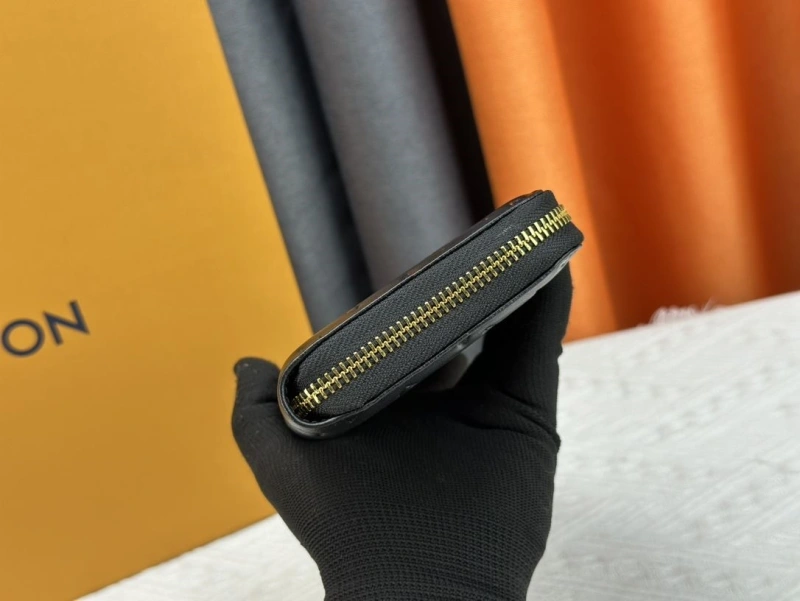 LV Wallets 4233H-1318