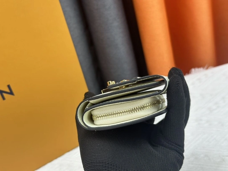 LV Wallets 4233H-1322