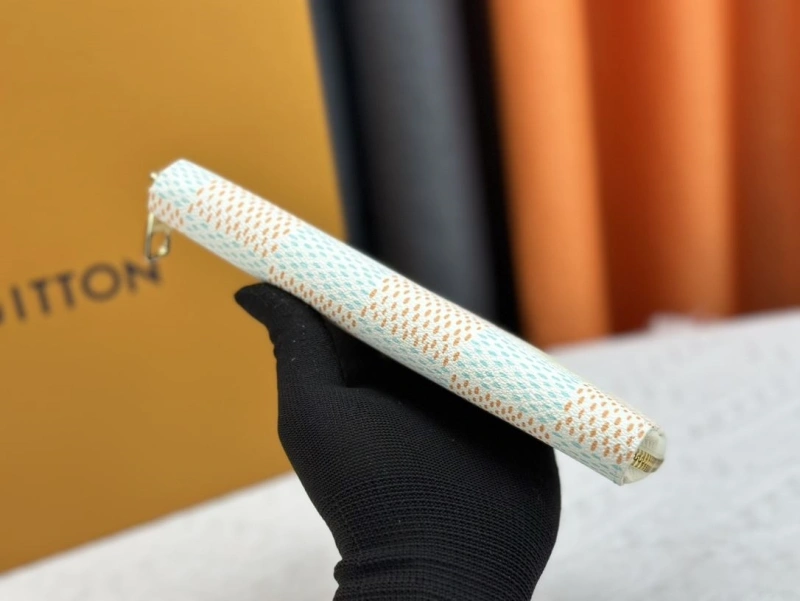 LV Wallets 4233H-1325