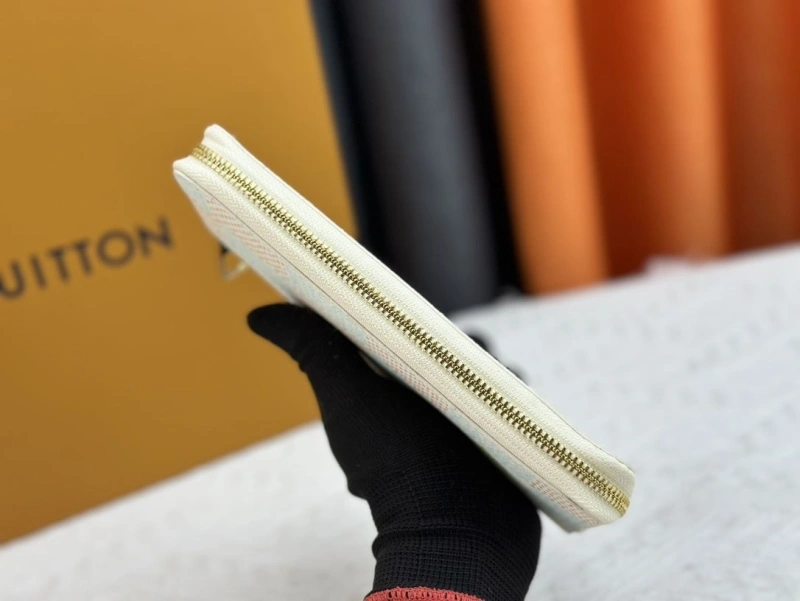 LV Wallets 4233H-1325