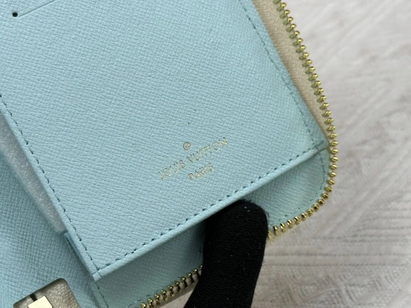 LV Wallets 4233H-1325