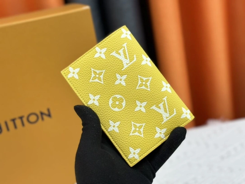 LV Wallets 4233H-1331