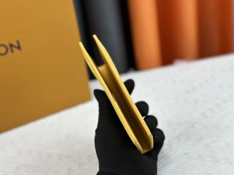 LV Wallets 4233H-1331