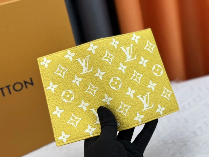 LV Wallets 4233H-1331