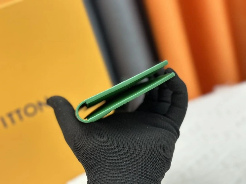 LV Wallets 4233H-1337