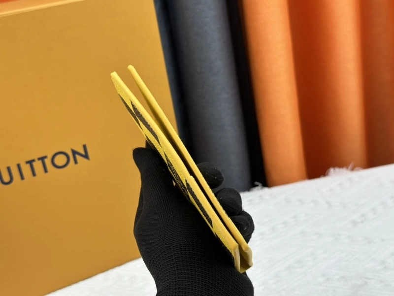 LV Wallets 4233H-1338