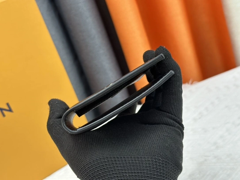 LV Wallets 4233H-1341