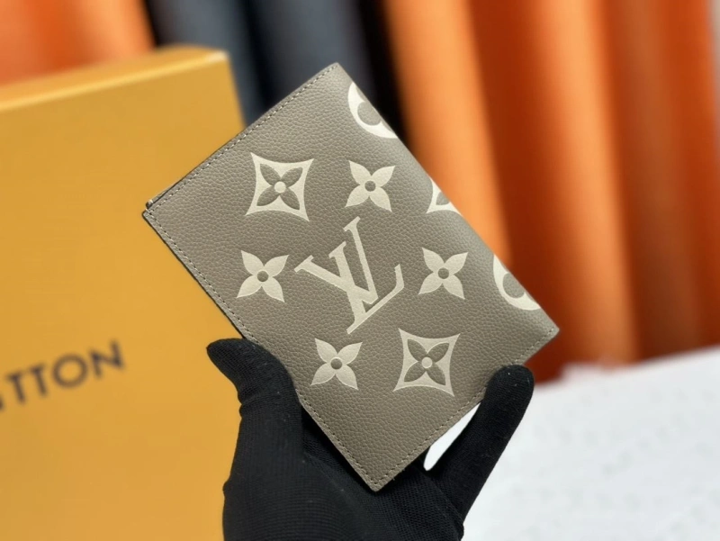 LV Wallets 4233H-1342