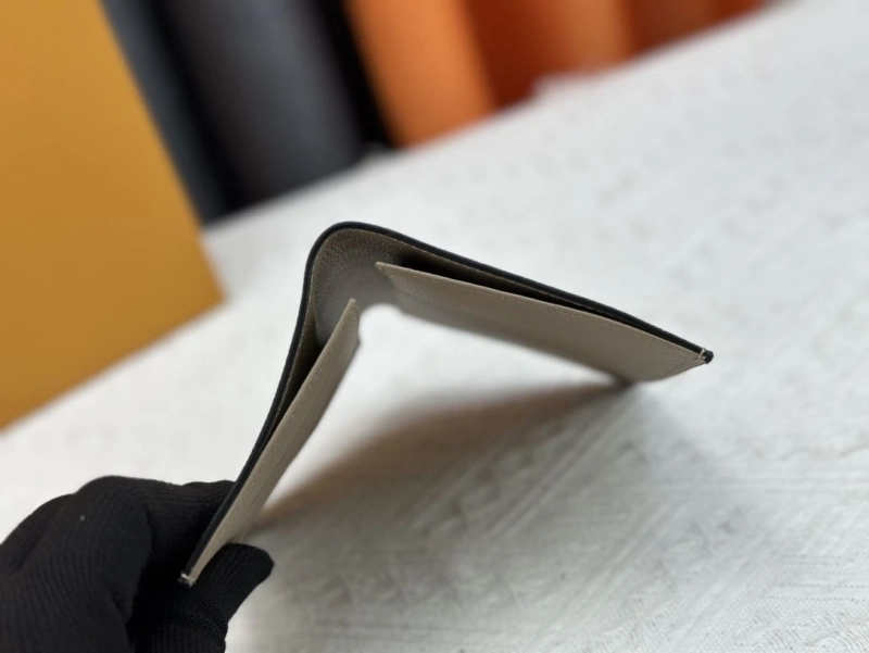 LV Wallets 4233H-1342