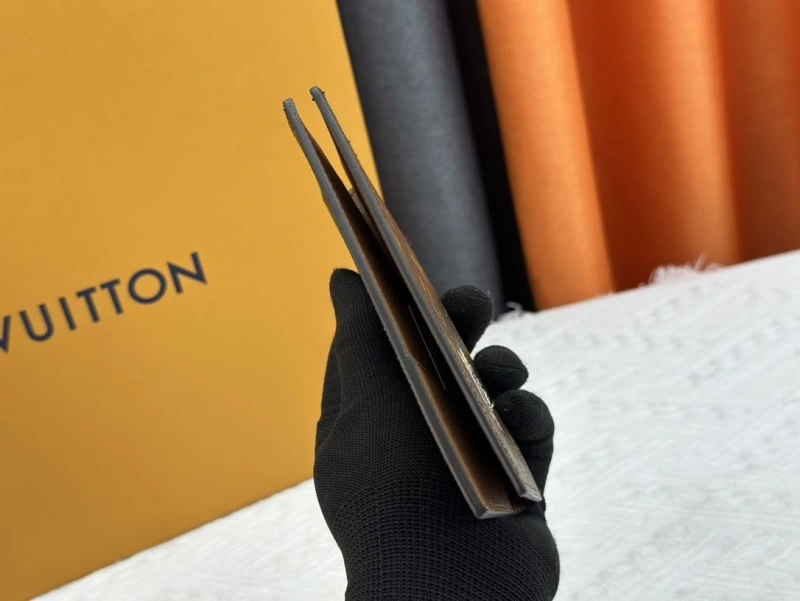 LV Wallets 4233H-1349