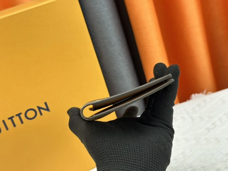 LV Wallets 4233H-1350