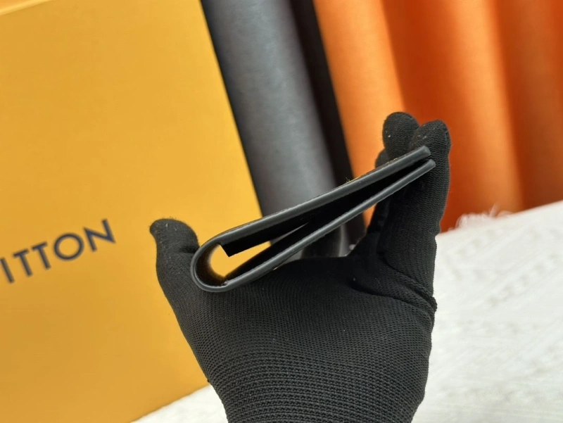 LV Wallets 4233H-1352