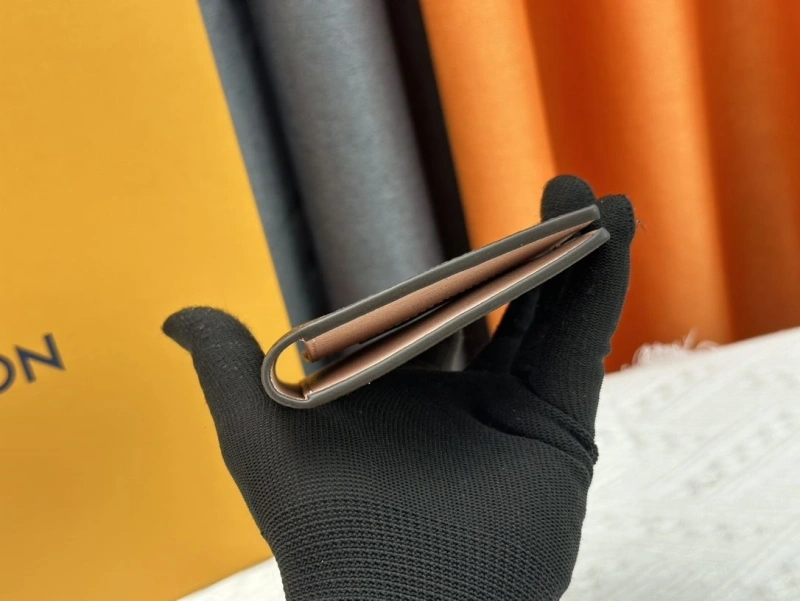 LV Wallets 4233H-1355