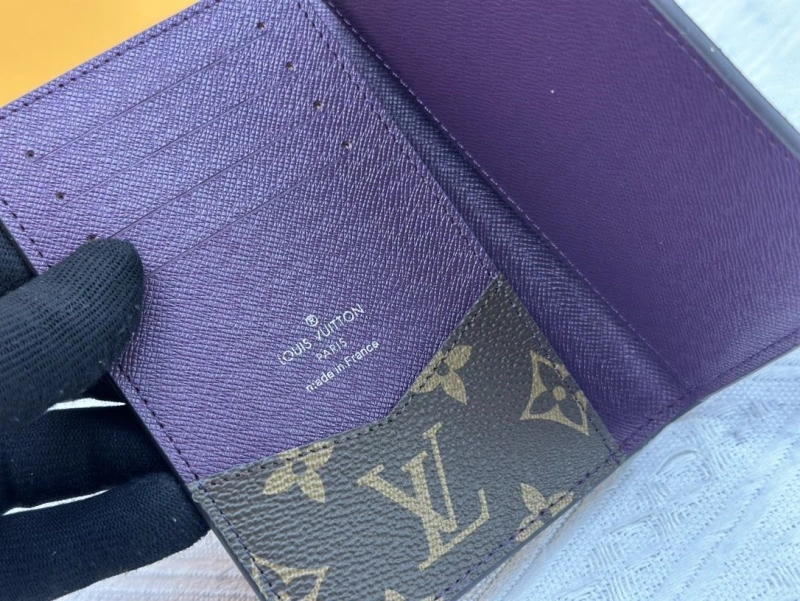LV Wallets 4233H-1362