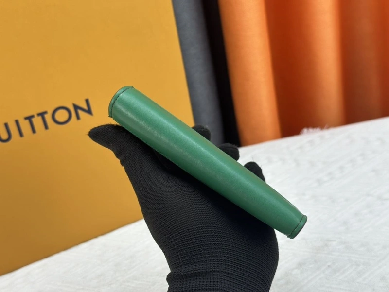 LV Wallets 4233H-1363